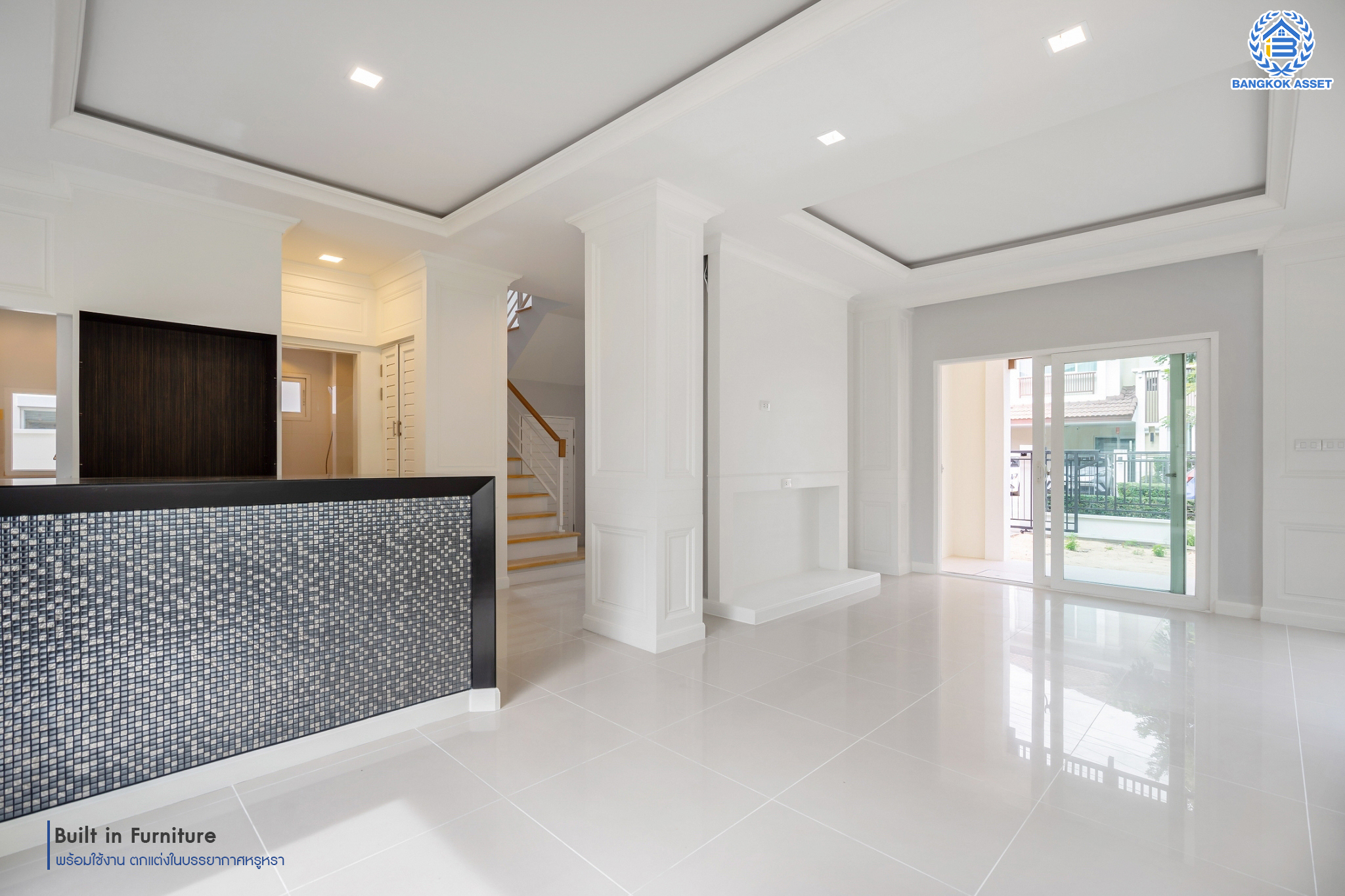 บ้านมือสองตกแต่งใหม่ ม.เดอะเซนโทร วัชรพล บ้านเดี่ยวจากแบรนด์ AP เนื้อที่ 56 ตร.ว. ฟังก์ชัน 3 ห้องนอน 3 ห้องน้ำ จอดรถได้ 2 คัน Facilities ครบครัน บนทำเลเชื่อมต่อหลายเส้นทาง ถ.รามอินทรา ถ.สายไหม และ ถ.พหลโยธิน ใกล้สนามบินดอนเมือง ทางด่วน "รามอินทรา" และรถไฟฟ้าสายสีเขียว "สถานีคูคต"